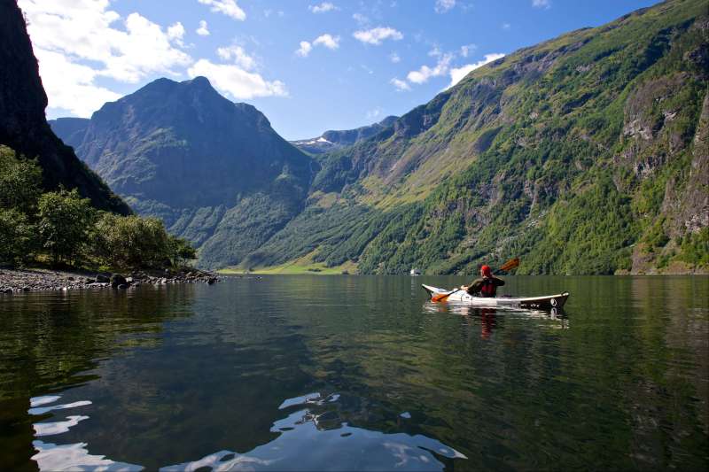 Road trip dans les grands fjords norvégiens en van et en kayak pour profiter pleinement de la nature !