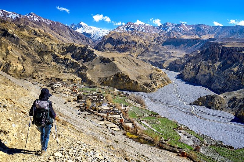 Trekking au Mustang : immersion culturelle au cœur d’un paysage sauvage et désertique, découverte des hauts plateaux tibétains