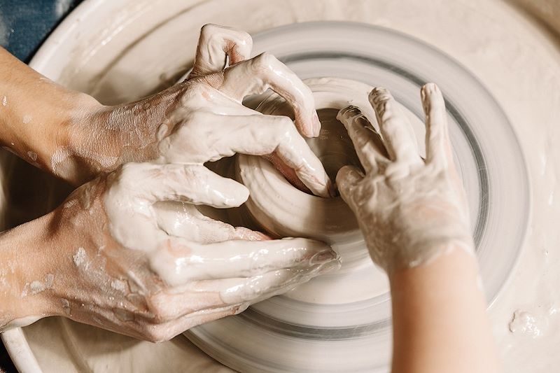 Atelier de poterie en famille
