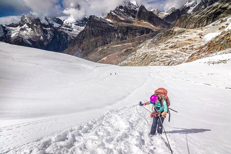 Trek et ascension du Mera Peak (6 476 m), vingt jours d'immersion en pays Sherpa dans le Solu Khumbu