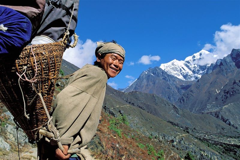 Porteur dans la région de Solukhumbu - Khumbu - Everest - Népal