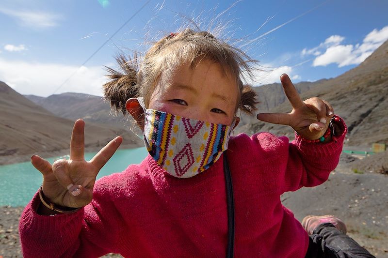 Fillette sur la route de Gyantse - Tibet