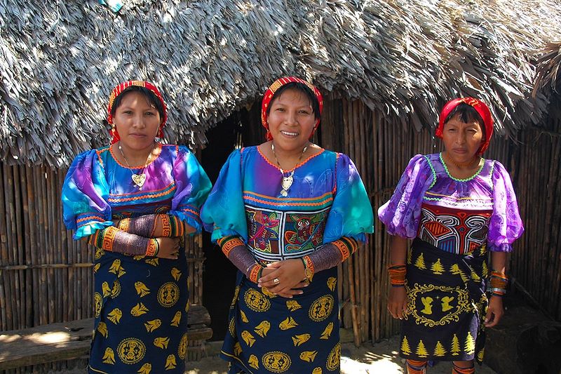 Femmes Kunas en tenue traditionnelle - Archipel San Blas - Panama