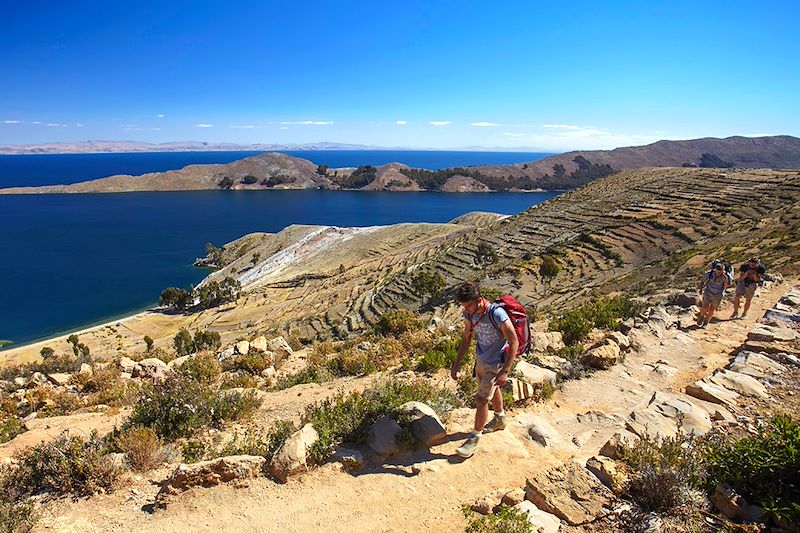 Trek auprès des peuples et cultures andines : vallée Lares et canyon de Colca, cordillère Vilcanota, lac Titicaca, Machu Picchu !