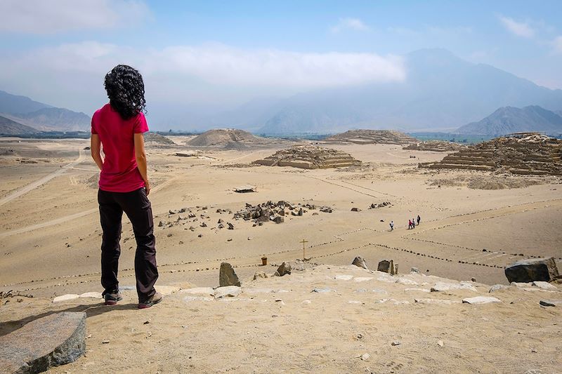 Découvrez les plus impressionnants sites archéologiques du Pérou pré-Inca : Pyramides de Caral et de Sipan, Chan Chan, Kuelap... 