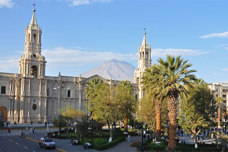 Plaza de Armas et ses arcades - Arequipa - Pérou