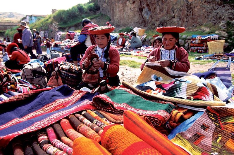Vente d'artisanat à la foire de Chinchero - Pérou