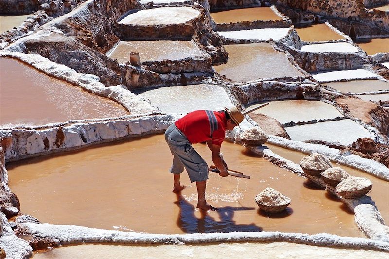 Portrait d'un péruvien dans les salines de Maras - Pérou