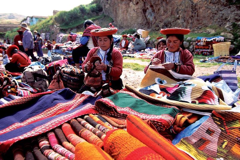 Vente d'artisanat à la foire de Chinchero - Pérou