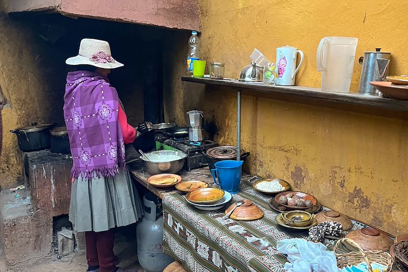 Repas chez l'habitant lors du trek de Huchuy Qosqo - Département de Cuzco - Pérou