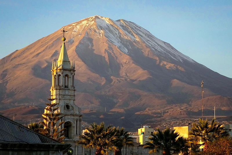 Vue sur le volcan Misti depuis Arequipa - Pérou