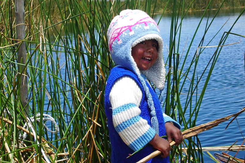 Enfant au Lac Titicaca - Province de Puno - Pérou