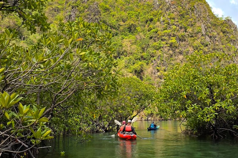 Kayakistes - Île de Coron - Palawan - Philippines