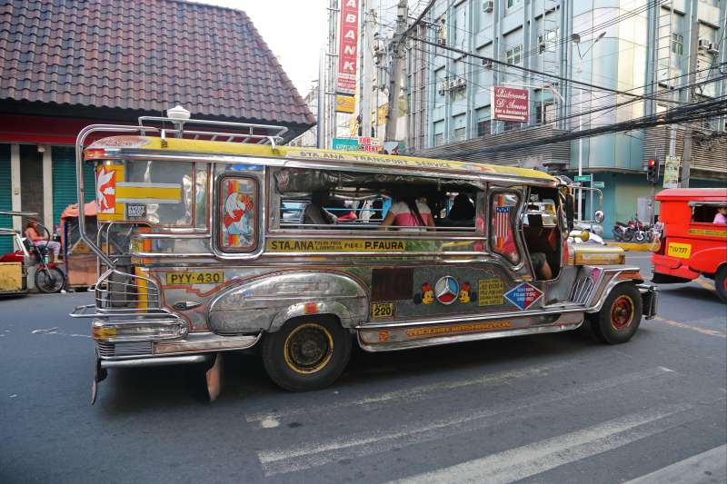 Jeepney dans les rues de Manille - Région Capitale Nationale - Luçon - Philippines