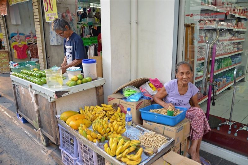 Vendeurs de fruits dans les rues de Manille - Région Capitale Nationale - Luçon - Philippines