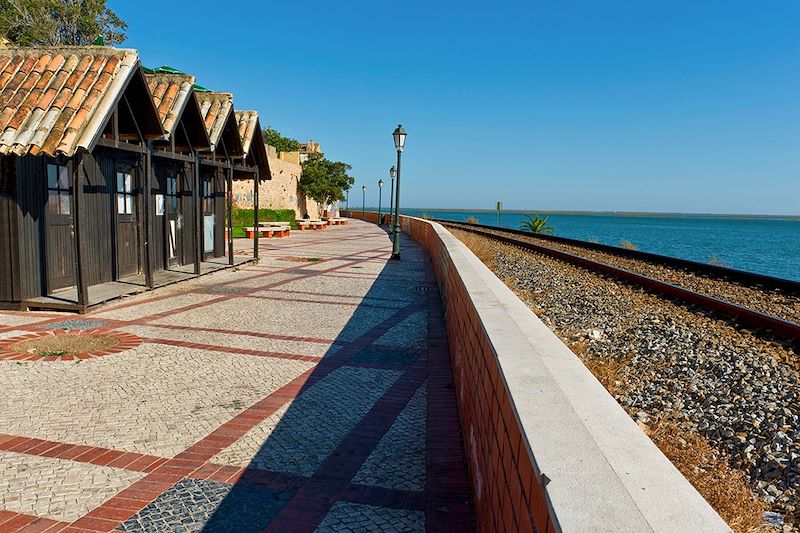 Chemin de fer en dehors de Faro - Algarve - Portugal