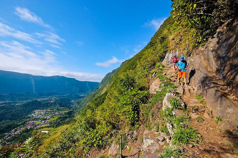 Randonneurs dans le cirque de Salazie - Île de la Réunion