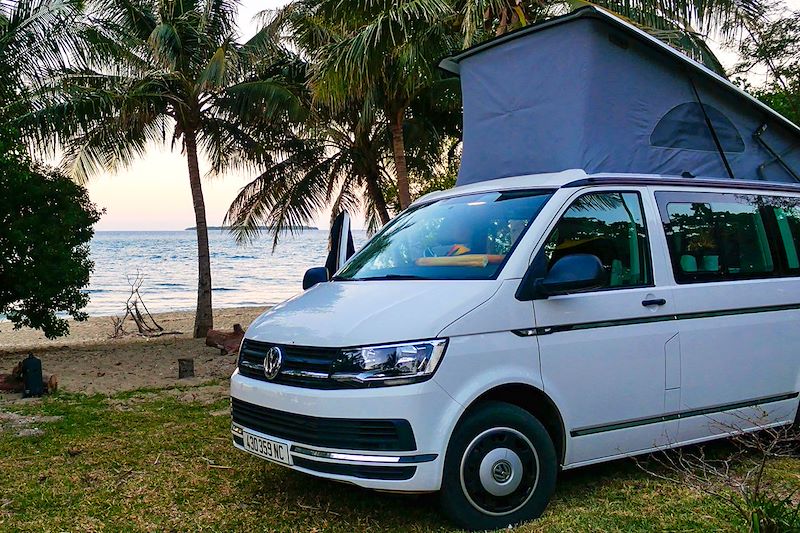 Van avec tente sur toit - La Réunion