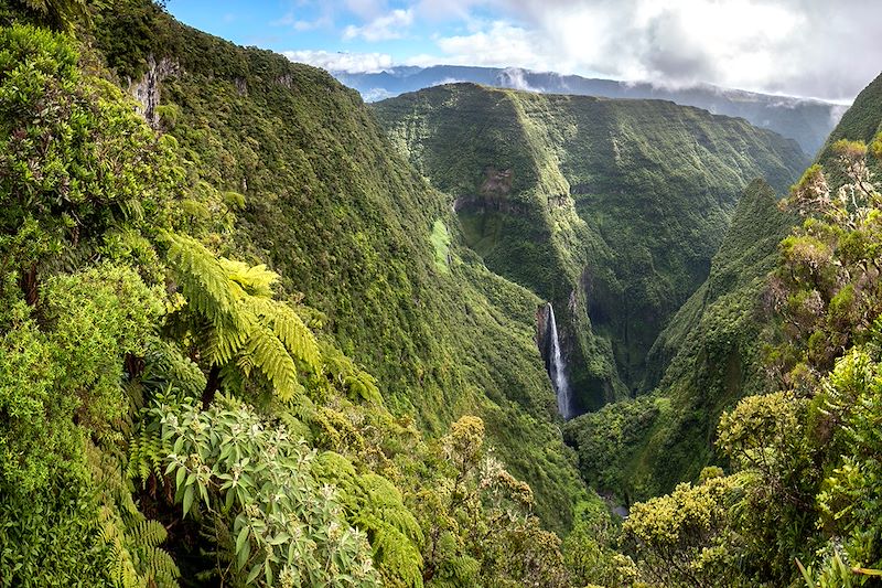 Les incontournables de la Réunion: rando dans les 3 cirques, ascension du volcan, cascades, tunnel de lave, villages créoles...