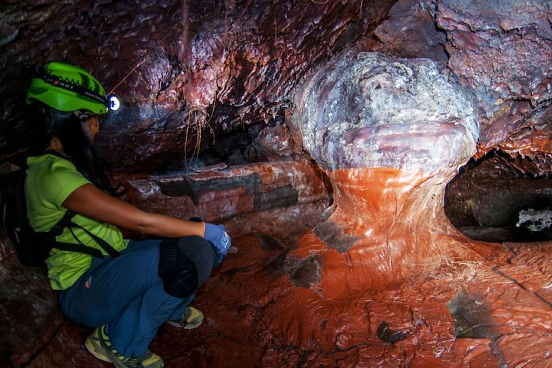 Exploration des tunnels de lave du Piton de la fournaise - Sainte Rose - Réunion