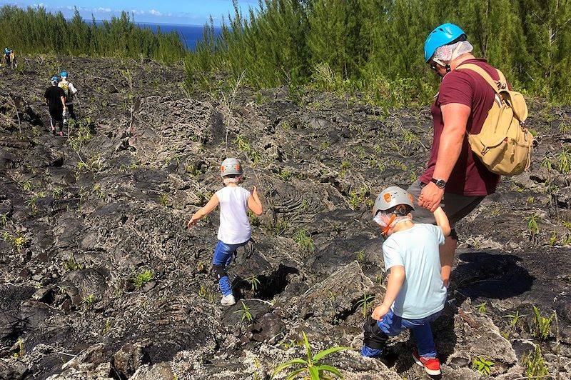 Exploration d'un tunnel de lave - La Réunion