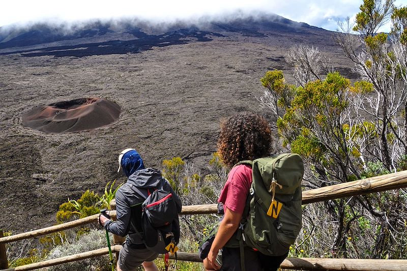 Randonneurs au Piton de la Fournaise - Île de la Réunion