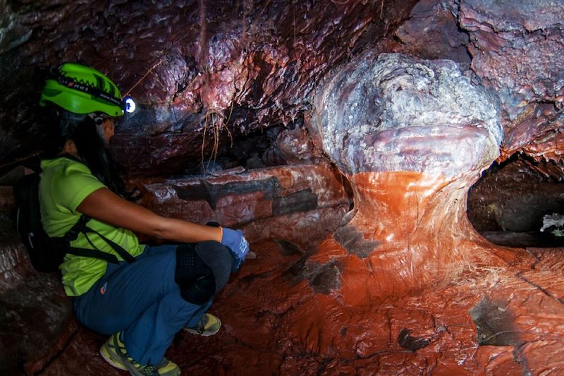 Exploration des tunnels de lave du Piton de la fournaise - Sainte Rose - Réunion