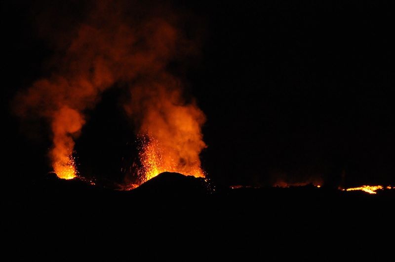 Projection de lave dans le massif du piton de la Fournaise - Réunion