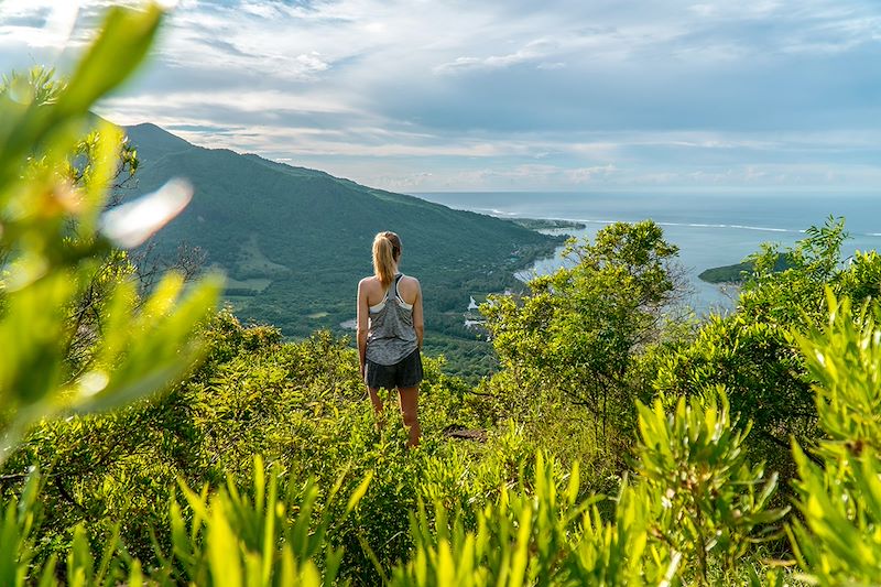 Les plus belles randonnées de la Réunion et de l'île Maurice entre cirques, volcans, forêts tropicales, lagons et océan...
