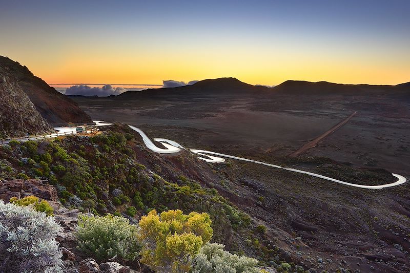 Route près du volcan de La Fournaise - La Réunion