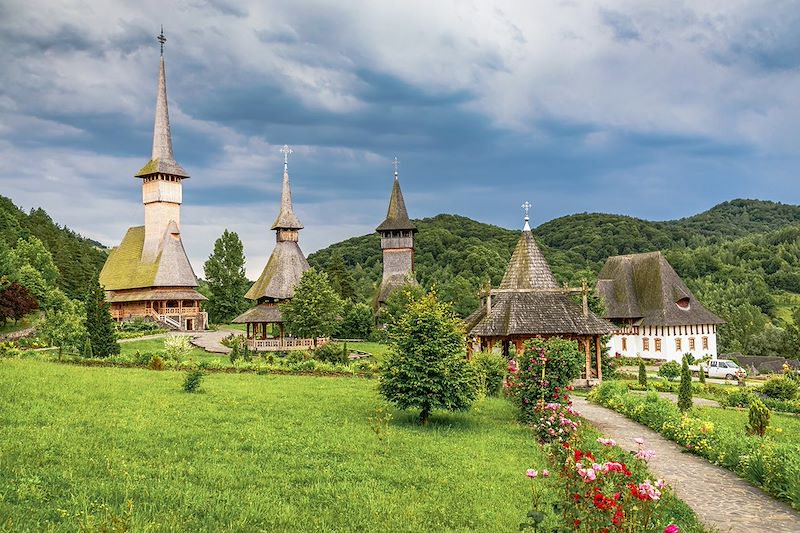 Escapade en Roumanie : entre monastères classés, forêts des Carpates et artisanat traditionnel