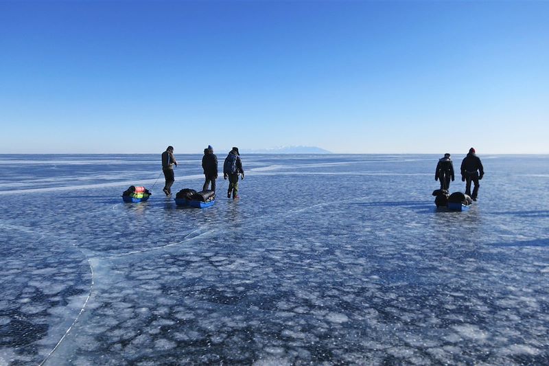 Traversée à pied du lac Baïkal gelé