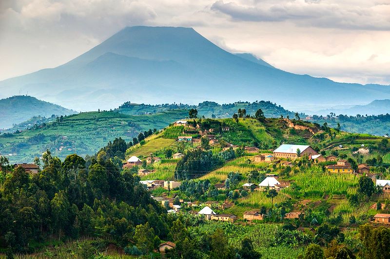 Road trip randonnée au Rwanda de 12 jours en 4x4, avec trek d'observation des primates, sortie VTT, bateau et safari guidé
