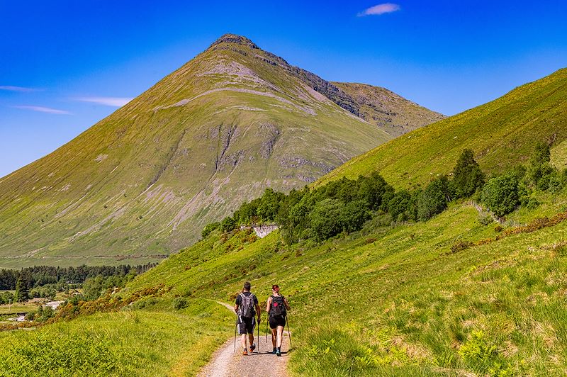 Randonneurs sur la West Highland Way vers Tyndrum - Highlands - Écosse 