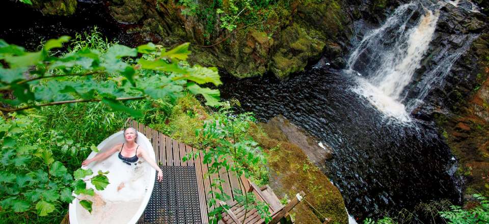 Road trip en van dans les Highlands tout en détente avec cours de yoga, bains en tout genre et nuits en lodge