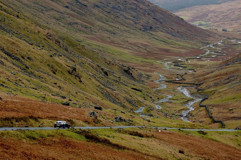 En Aston Martin dans les Highlands - Écosse