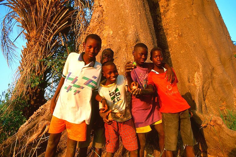 Enfants dans le delta du Siné-Saloum - Sénégal