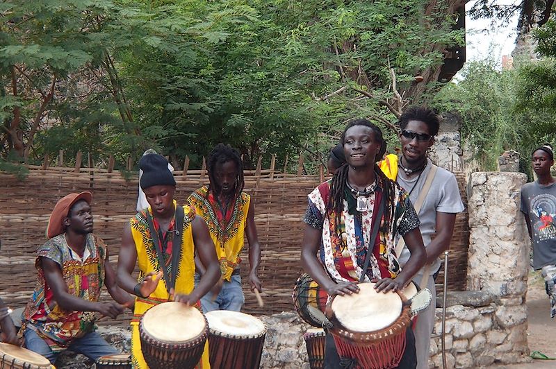 Percussionnistes sur l'île de Gorée - Sénégal