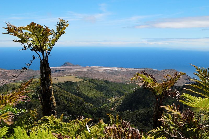 Paysage de l'île volcanique de Sainte-Hélène, dans l'Océan Atlantique