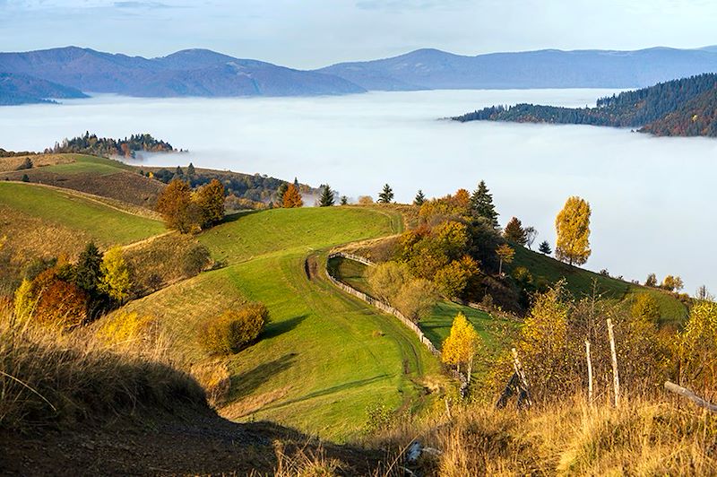 Châteaux médiévaux, églises en bois et villages pittoresques, des terres à découvrir