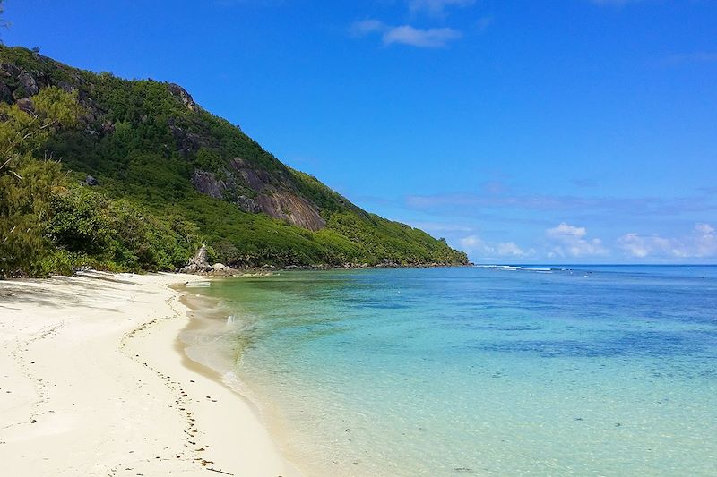 Plage dans le parc marin national de Sainte-Anne - Seychelles