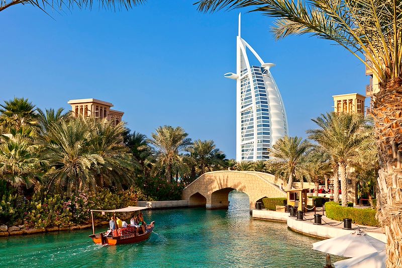 Un combiné Dubaï Seychelles, contraste saisissant entre les Palm Islands et les îles-jardins de Praslin et Mahé