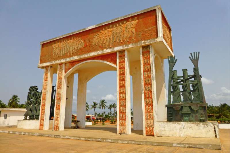 Porte du non-retour à Ouidah sur la route des esclaves de Ouidah - Bénin