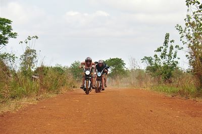 voyage Au pays des Nanas Benz à mobylette