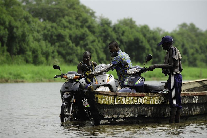 Panorama " Togo Bénin " en mobylette 