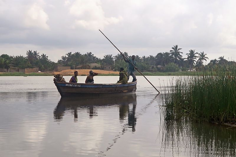 En pirogue à Grand Popo - Département du Mono - Bénin