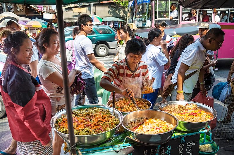 Street food dans le quartier de Chinatown - Bangkok - Thaïlande