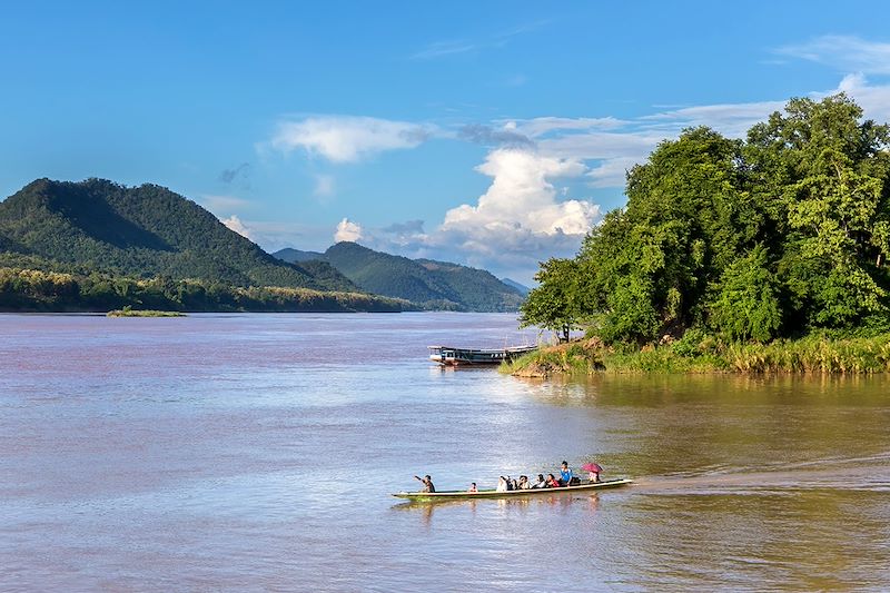 Pirogue allant de la rivière Nam Khan au Mékong - Luang Prabang - Laos