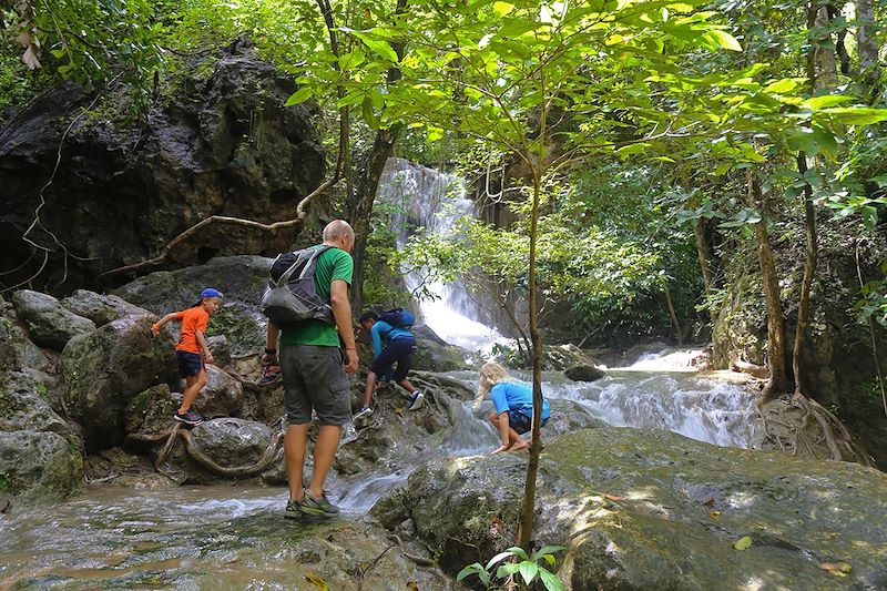 Randonnée dans le Parc National d'Erawan - Kanchanaburi - Thaïlande