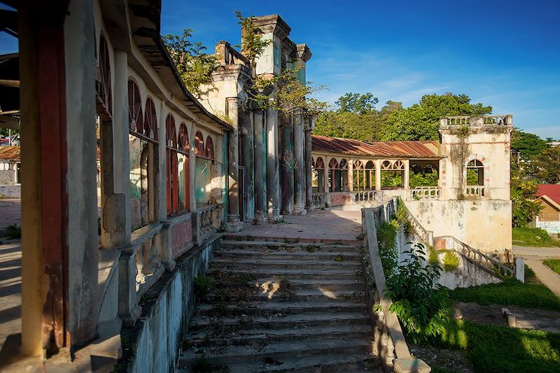 Ruines d'un bâtiment colonial à Baucau - Timor oriental